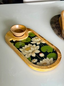 ถาดเสิร์ฟไม้ลายดอกบัวสีขาวพร้อมชาม ถาดไม้พร้อมชามทองเหลือง ผิวขัดเงา ขนาดปรับแต่งได้สำหรับเทศกาล - Product Image 3