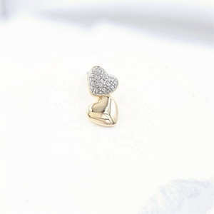 Valioso Colgante de Doble Corazón con Diamantes Naturales de Corte Brillante Clásico, Chapado en Oro Amarillo y Rodio de 18K, Joyería para Mujer, Aniversario - Product Image 3