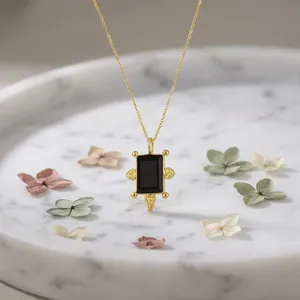 Collier Pendentif Chaîne Rectangulaire en Laiton Plaqué Or 18 carats avec Pierre Précieuse Onyx Noir, Style Punk, Idéal pour Femme, Bijou de Mode, Meilleur Choix pour Fiançailles - Product Image 1
