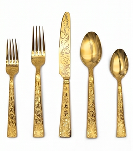 Elegante Juego de Cubiertos Dorados Pulidos con Patrón Decorativo, Cubertería Metálica Resistente para Bodas y Eventos - Product Image 1