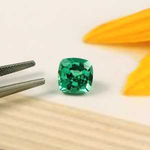 Esmeralda Verde Natural, Corte Cojín, 20 Quilates, Gema Suelta para Joyería, Marca ZUBEDA GEMS JEWELRY, Origen Rajasthan, Tercera Parte - Product Image 3