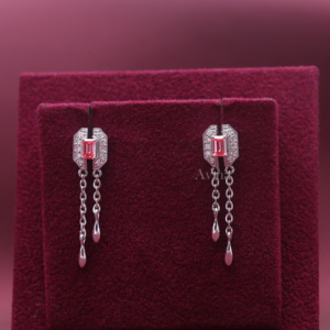Boucles d'oreilles pendantes en or blanc/rose et or jaune 9 carats avec diamant rose taille émeraude cultivé en laboratoire certifié IGI |   Boucles d'oreilles pendantes à chaîne - Product Image 1