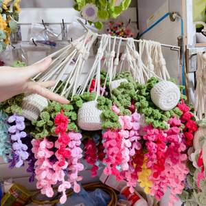 Flor de ganchillo hecha a mano, plantas en maceta, flores artificiales para siempre, regalo para un amigo, perfecto para decoraciones del hogar, OEM hecho en Vietnam - Product Image 1