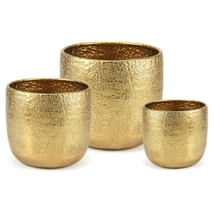 Moderno Florero Metálico con Detalles en Lámina Dorada |   Maceta Texturizada Dorada para Interiores de Lujo, Macetero Redondo Minimalista Dorado para Oficina - Product Image 1