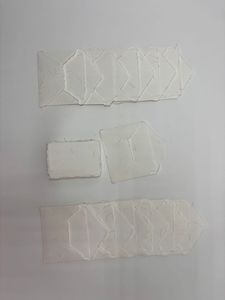 Hojas de Papel Hechas a Mano con Borde Decorativo y Fibras Metálicas Doradas para Manualidades, Invitaciones y Empaquetado - Product Image 3