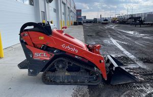 Chargeuse compacte autoportée KUBOTA SCL1000 2025 avec godet remis à neuf à prix réduit - Product Image 4