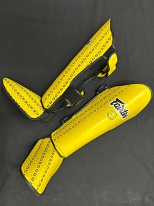 ถุงมือชกมวยหนังสำหรับฝึกชกมวย fairtex muay Thai และ Shin Pad สีเหลือง - Product Image 3