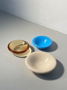 Vente en gros de bols à fruits, pâtes et salades décoratifs pour la maison, style classique, en résine rouge tourbillonnante sculptée, écologiques, empilables, lavables au lave-vaisselle - Product Image 4