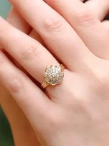 Anillo de Compromiso para Mujer Tishya Diamond, 1 Quilate, Diseño de Racimo de Flores, Moissanita Auténtica, Plata de Ley 925, Chapado en Oro Amarillo, Corte Baguette - Product Image 5