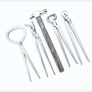 Kit de herramientas para recorte de pezuñas de herrador con martillo de calzado, cortador de pezuñas de 12 pulgadas, extractor de clavos, probador de pezuñas y alicates de pinza tipo cocodrilo - Product Image 1