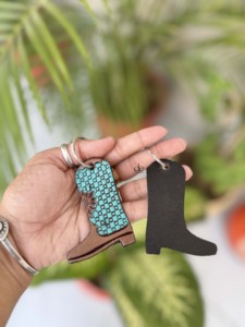 Porte-clés en cuir fait main à prix de gros, couleur turquoise, en forme de botte, boucles d'oreilles porte-clés, vente chaude, porte-clés légers - Product Image 3