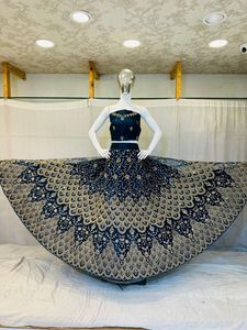 Zarna 16 kali NET lehenga แบบเต็มกระจก Shisha jarkan หินแวววาวแวววาวบานใหญ่ชุดเจ้าสาวที่สวยงามสำหรับงานแต่งงาน - Product Image 2