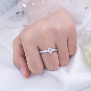 แหวนหมั้นเพชรทรงลูกแพร์แพลตตินั่ม สไตล์คลาสสิกสำหรับผู้หญิง ได้รับการรับรองจาก GIA พร้อมเพชรธรรมชาติสี D - Product Image 2