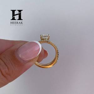 Anillo de Diamante Ovalado Cultivado en Laboratorio, con Capas Integradas, Pavé, Halo Oculto, Oro de 18K en Dos Tonos, Joyería Nupcial Certificada - Product Image 6