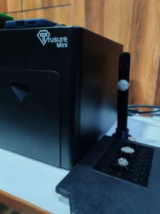 เครื่องตรวจสอบเพชรแบบพกพา Trusure Mini ออกแบบมาเพื่อการตรวจจับ CVD และ HPHT อย่างรวดเร็วและแม่นยำ - Product Image 5