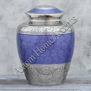 Elegante urna de cremación de aluminio con artesanía detallada-Urna de tributo perfecta de Axiom Home Accents - Product Image 3