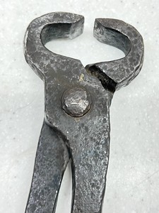 Heavy Duty Hand Crafted Stainless Steel Made Tong Nails <b>Puller</b> Heavyweight Farrier <b>Tools</b> Horse Nails <b>Puller</b> With Curved Handle - Product Image 3