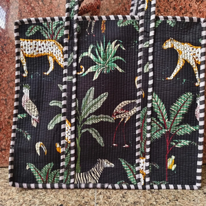 กระเป๋าโท้ทผ้าควิลท์ลายเสือดาว ม้าลาย ต้นปาล์มเขตร้อน ปิดด้วยซิป ผ้าฝ้ายเนื้อนุ่ม เย็บแบบกันธา - Product Image 1