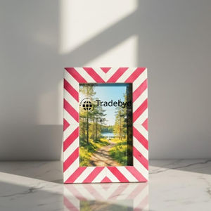 Marco de Fotos Creativo de Lujo Hecho a Mano con Incrustaciones de Hueso, Acabado Brillante y Opción de Logotipo Personalizado por Tradebyd - Product Image 1