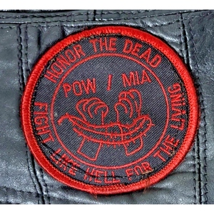 Gilet de motard en cuir véritable personnalisé avec patchs brodés, fermeture à boutons-pression, plusieurs poches et grands patchs au dos ! - Product Image 4