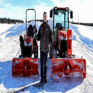 Tracteur Kubota avec souffleuse à neige, équipement de déneigement hivernal robuste avec système de soufflage monté sur tracteur fiable - Product Image 2