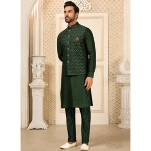 Ensemble chemise et kurta traditionnel en soie Jalpari vert foncé pour homme avec broderies - Product Image 4