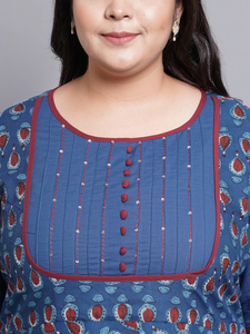 Blue Cotton Pintucks Anarkali Kurti With Floral <b>Print</b> Round Neck And Three Quarter Sleeves For Plus Size Women's Wear - Product Image 4