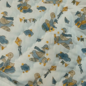 Edredón de Bebé con Estampado de Dibujos Animados Hecho a Mano en Jaipur, Reversible, Agradable al Tacto, 100% Algodón, Super Suave, Tintes No Tóxicos, Ecológico - Product Image 4