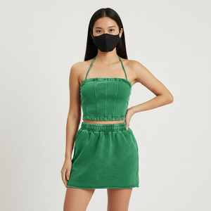 Ensemble de jupes personnalisées OEM tendance pour femmes, comprenant un crop top à capuche avec impression de logo décontractée, idéal pour l'hiver - Product Image 5