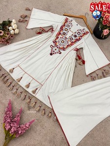 Conjunto de Pantalón y Top Informal de Algodón Khadi Puro Étnico para Mujer, con Bordado y Borlas, Corte Holgado, Largo Midi, Estilo India Pakistán - Product Image 2