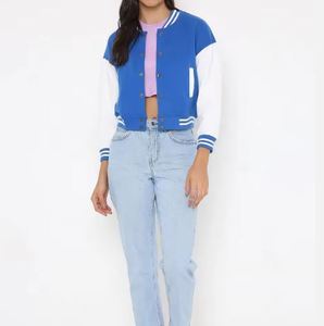 Veste universitaire bleue et blanche à blocs de couleur, coupe classique, col rabattu, fermeture boutonnée, style preppy unisexe, longueur courte - Product Image 2