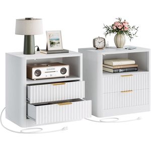 Set Moderno di 2 Comodini Scanalati in Legno con Cassetti Aperti e Ripiani, Comodino con Stazione di Ricarica - Product Image 1