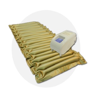 Matelas de lit médical à pression alternée et inclinable anti-escarres avec pompe à air pour patients alités - Product Image 1
