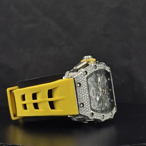 Reloj Cronógrafo Mecánico de Acero Inoxidable con Esfera Cuadrada, Diamantes, Reserva de Marcha, Visualización de Fecha, Correa Amarilla, Bisel de Cristal, Unisex - Product Image 4
