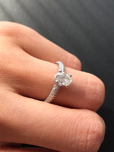Anillo de Compromiso Ovalado Clásico de Hip Hop de Aleación SV JEWELS con Diamantes, Certificado IGI, Chapado en Plata, Engaste Pavé, Joyería para Mujer - Product Image 2