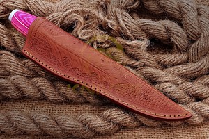 Couteau Puukko à manche rose personnalisé, acier à haute teneur en carbone, lame fixe, style scandinave, couteau de chasse, de camping, de bushcraft et de survie - Product Image 4