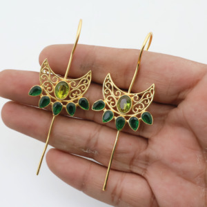 Pendientes colgantes de sello con filigrana de peridoto y cuarzo esmeralda, rellenos de oro de 18K - Product Image 2