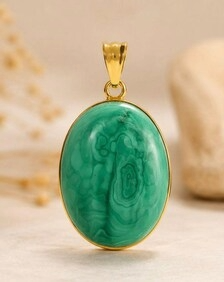 Pendentif en malachite naturelle ovale de qualité AAA, en argent, fait main, plaqué or, unisexe, vente en gros, pierres précieuses du Rajasthan - Product Image 2