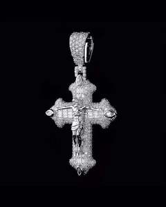 Collier religieux de luxe personnalisé en argent 925 plaqué rhodium avec croix de Jésus en moissanite taille brillant pavé - Product Image 1
