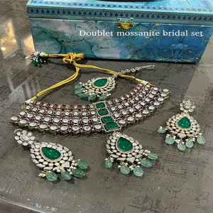 Conjunto de collar nupcial de piedra doble de moissanita de lujo y calidad premium para mujer, perfecto para bodas, fiestas y un look elegante. - Product Image 1