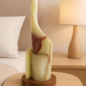 Lampe de table en onyx spirale artisanale, élégante, en pierre naturelle, éclairage de chevet pour la décoration de la maison et les intérieurs modernes - Product Image 5