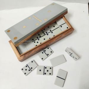 Jeu de dominos en bois fait main avec couvercle à points en laiton et boîte de rangement en résine - Product Image 5