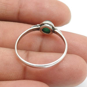 Anillo de ónix verde de corte redondo brillante en plata de ley 925, anillo de boda estilo Art Deco para chicas en estilo bohemio. - Product Image 4
