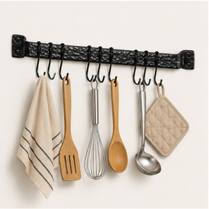 Support mural en fer pour ustensiles de cuisine, organisateur de casseroles et poêles avec crochets coulissants, rail métallique robuste noir thermolaqué - Product Image 2