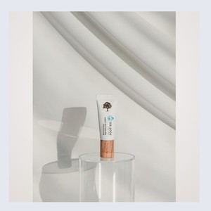 Crema de ojos de lujo coreana K-Beauty Rootree Mobi Therapy Age Defy Eye Cream 20g Hecho en Corea Unisex antienvejecimiento - Product Image 2