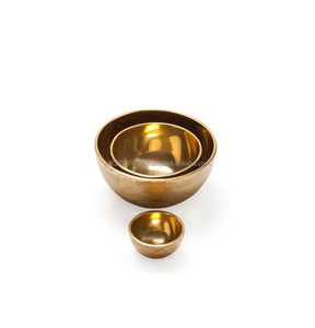 Cuenco de latón para servir para Pooja que ofrece rituales y decoración de templo elaborada con un diseño étnico artesanal detallado - Product Image 6
