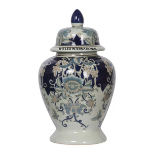 Vase de taille moyenne pour décoration florale de table, pot rond en émail bleu et blanc antique avec couvercle - Product Image 3