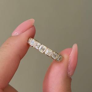 แหวนทองคำ 14k ประดับเพชรทรง Asscher Cut 15 เม็ด แบบครึ่งวงรอบ - Product Image 2