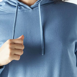 เสื้อฮู้ดครอปผู้หญิง พิมพ์โลโก้ตามสั่ง ผ้าฝ้าย 100% แขนยาว ขายส่ง บริการ OEM - Product Image 4