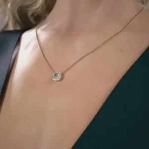 Collier pendentif Arianza en diamant de laboratoire taille coussin, or 10k 14k 18k, couleur D-F, pierres latérales, cadeau, anniversaire de mariage, bijoux fins - Product Image 2